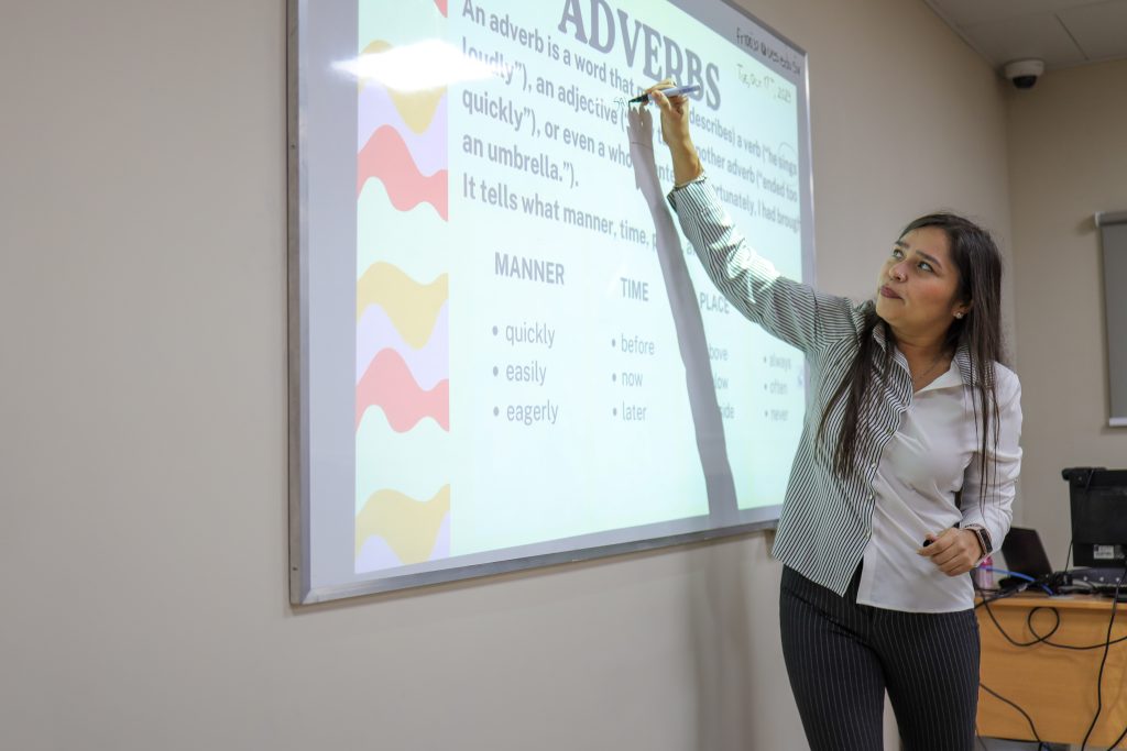 Asociación Benéfica Femenina Árabe -6