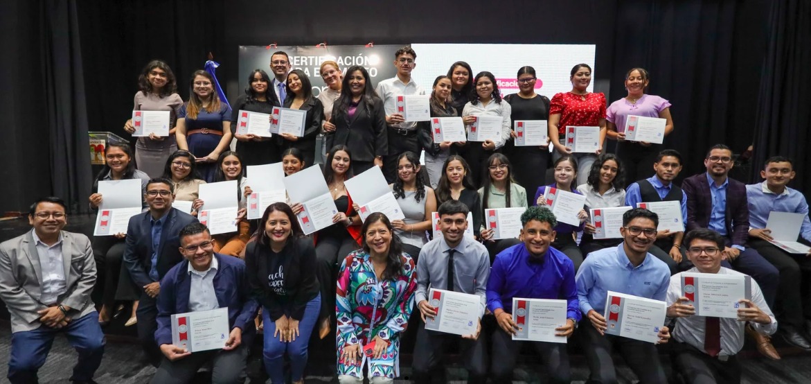 220 jóvenes de Oportunidades FGK reciben certificación de empleabilidad