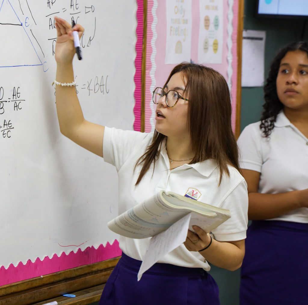 Proyecto Educación formal para niñas rurales Colegio Villanueva Zaragoza — Círculo de Generosidad FGK